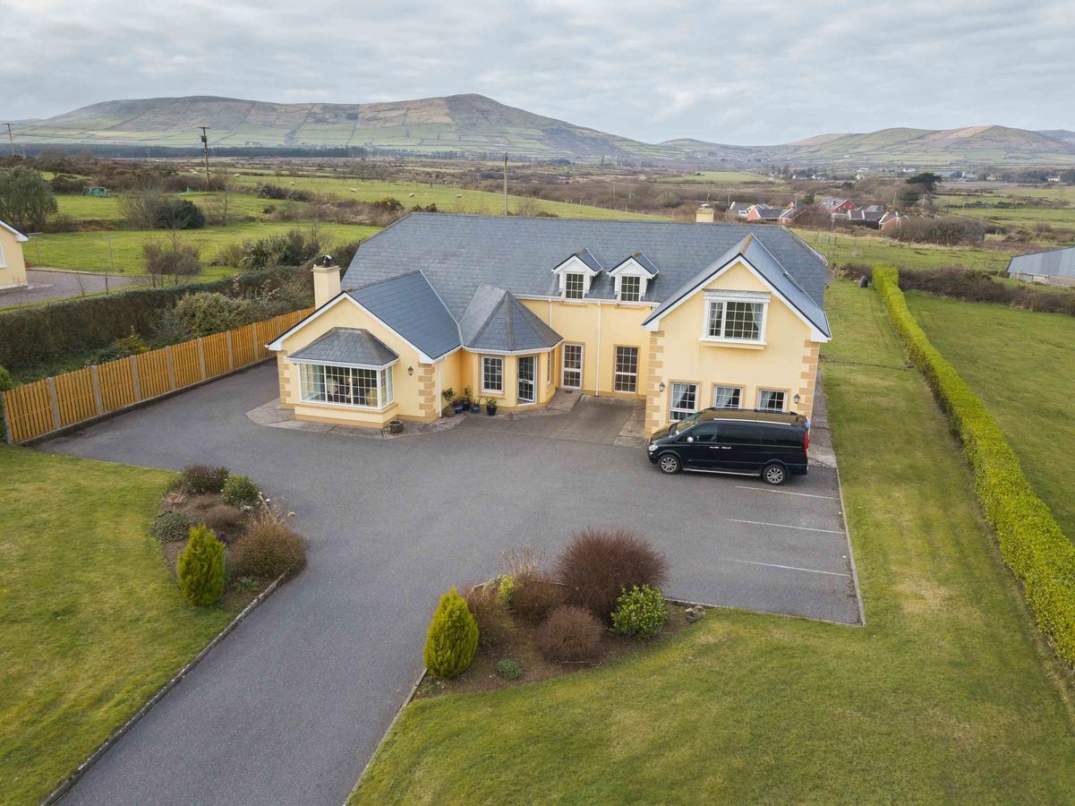 Fiuise B&B Dingle Bagian luar foto